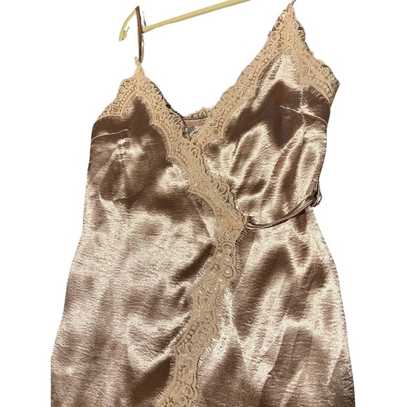 Hello Molly Wrap Dress - Picture 3 of 3